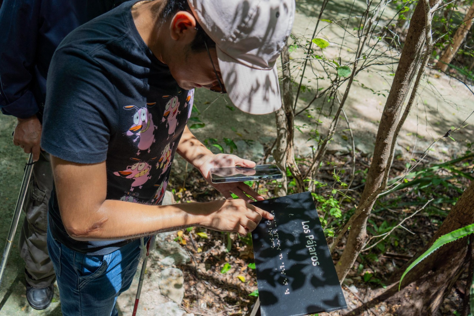 DIF Yucatán acerca a personas con discapacidad visual a riqueza natural del Jardín Botánico del CICY