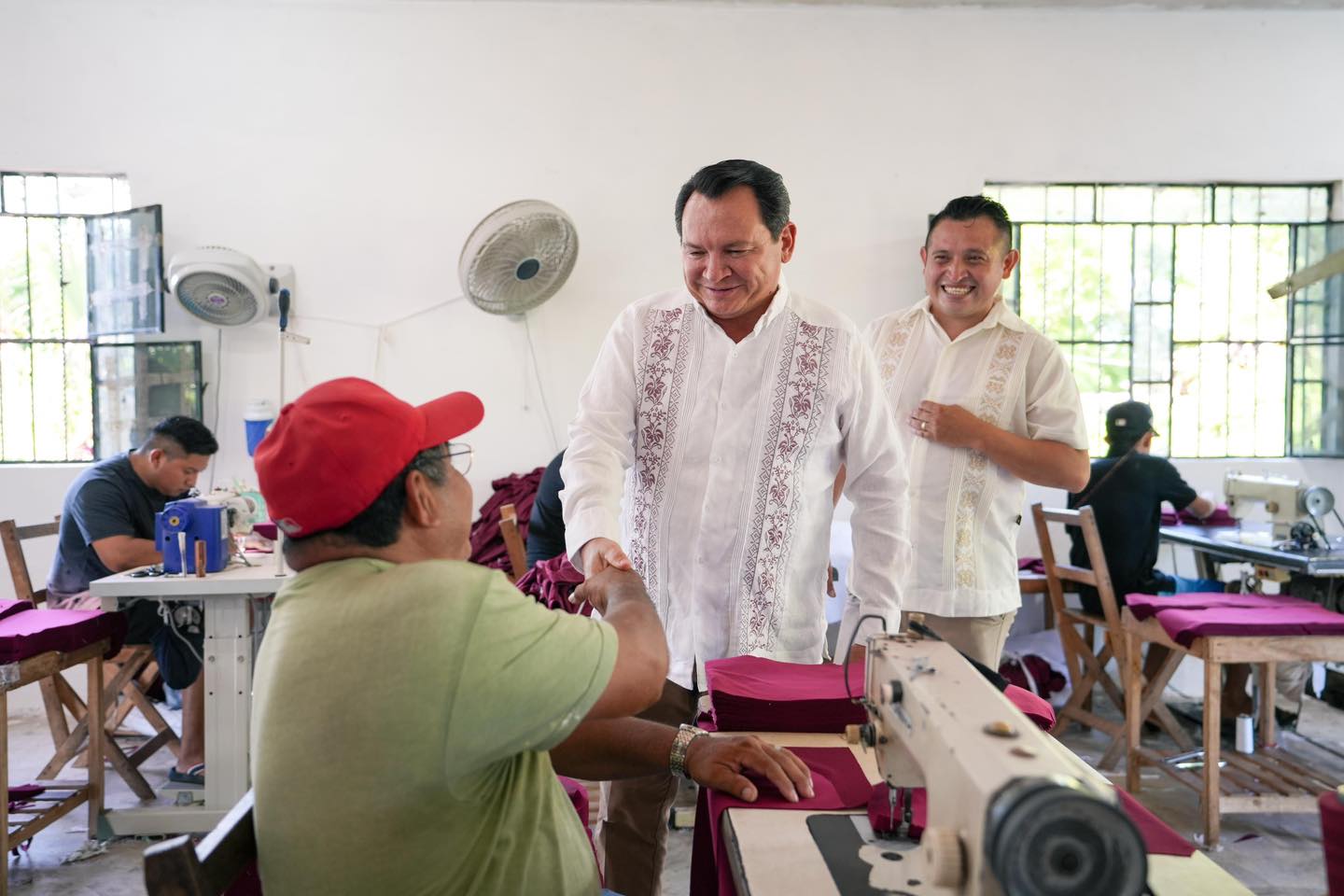 Tekit viste de orgullo a Yucatán con uniformes de “Bienestar en tu Escuela”